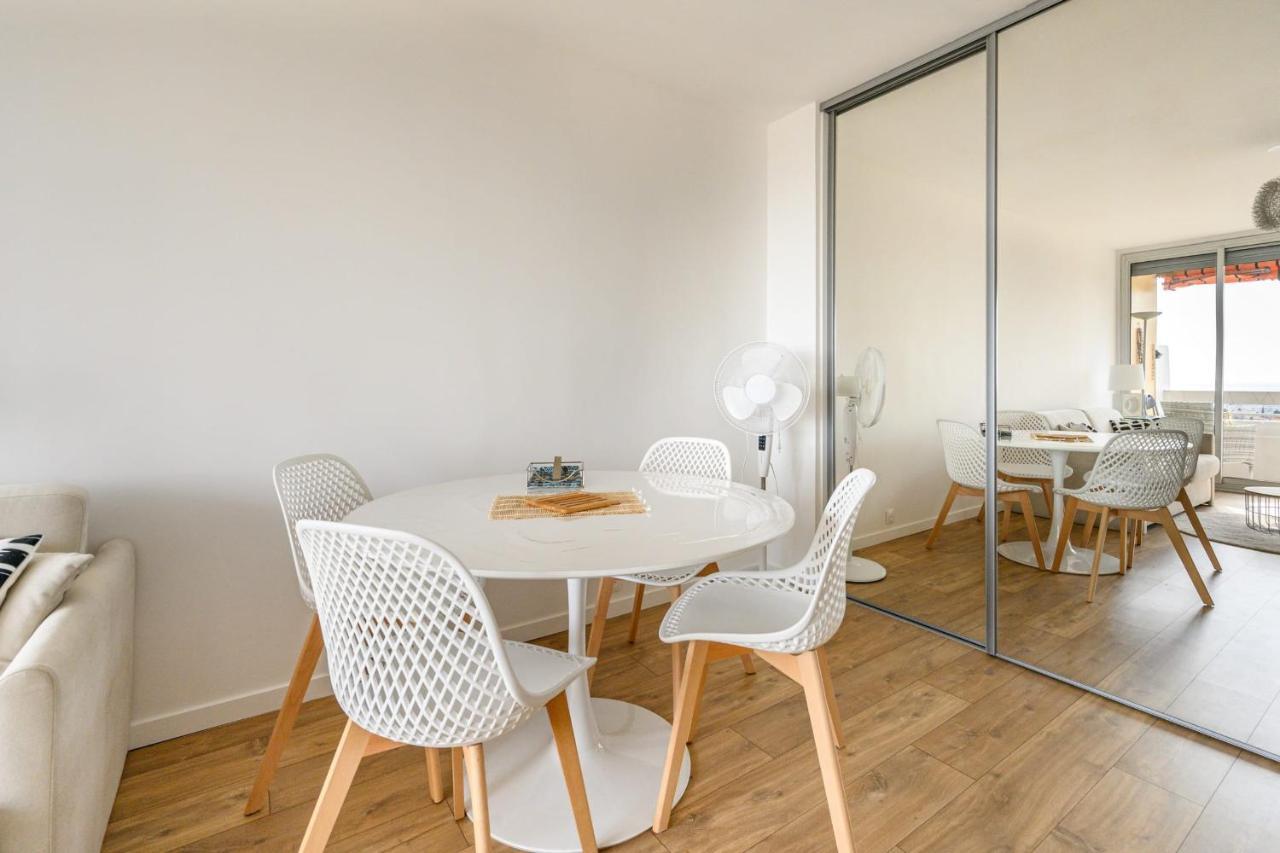 Bright With Balcony And Sea View Leilighet Antibes