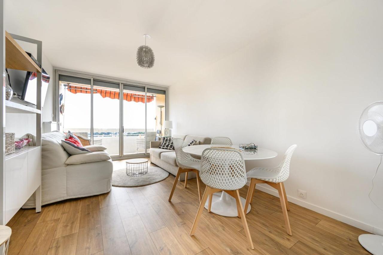 Leilighet Bright With Balcony And Sea View